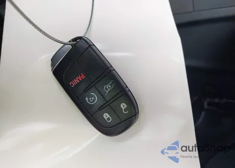 2018 Jeep Grand Cherokee Overland 4X4 z USA, uszkodzony, nr VIN 1C4RJFCG6JC317913